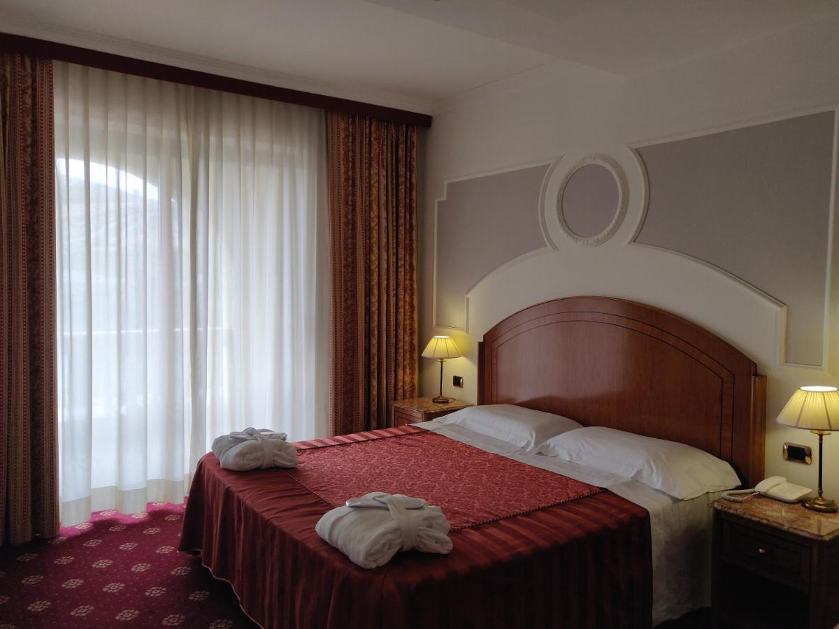 Parco Dei Principi Hotel Roccella Ionica Exterior photo